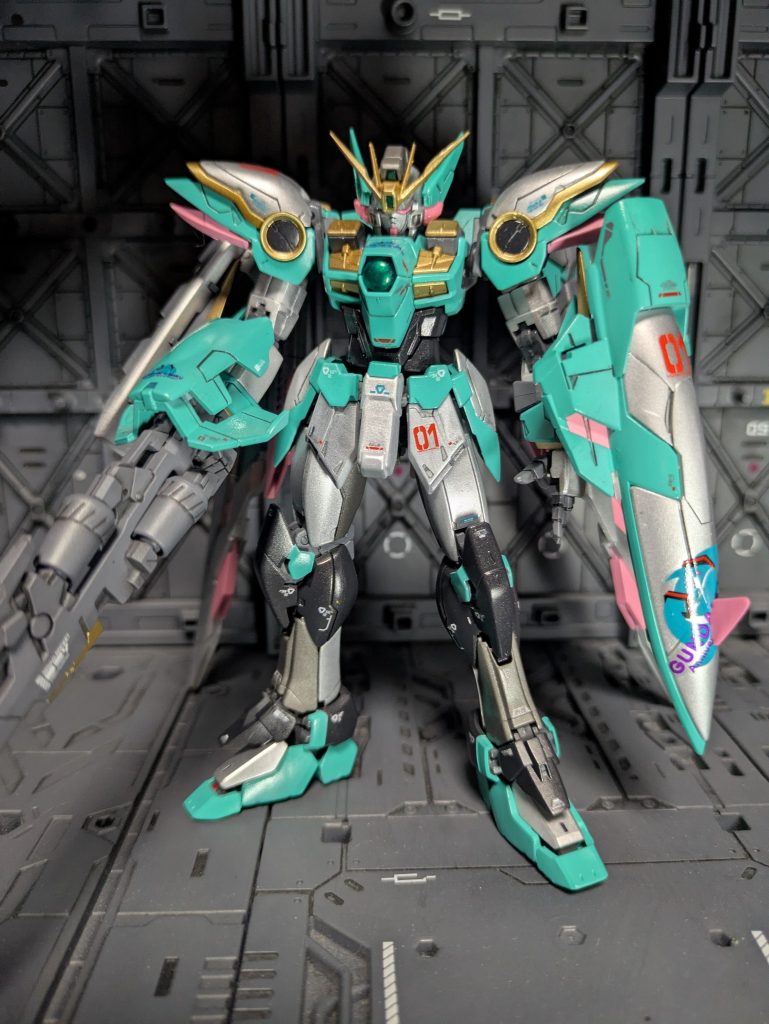 ちょっと影の薄いEWのウイングガンダム、いわゆるアーリータイプですね。