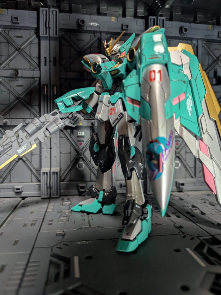 シールドにもクセを持たせて強めのアクセント！