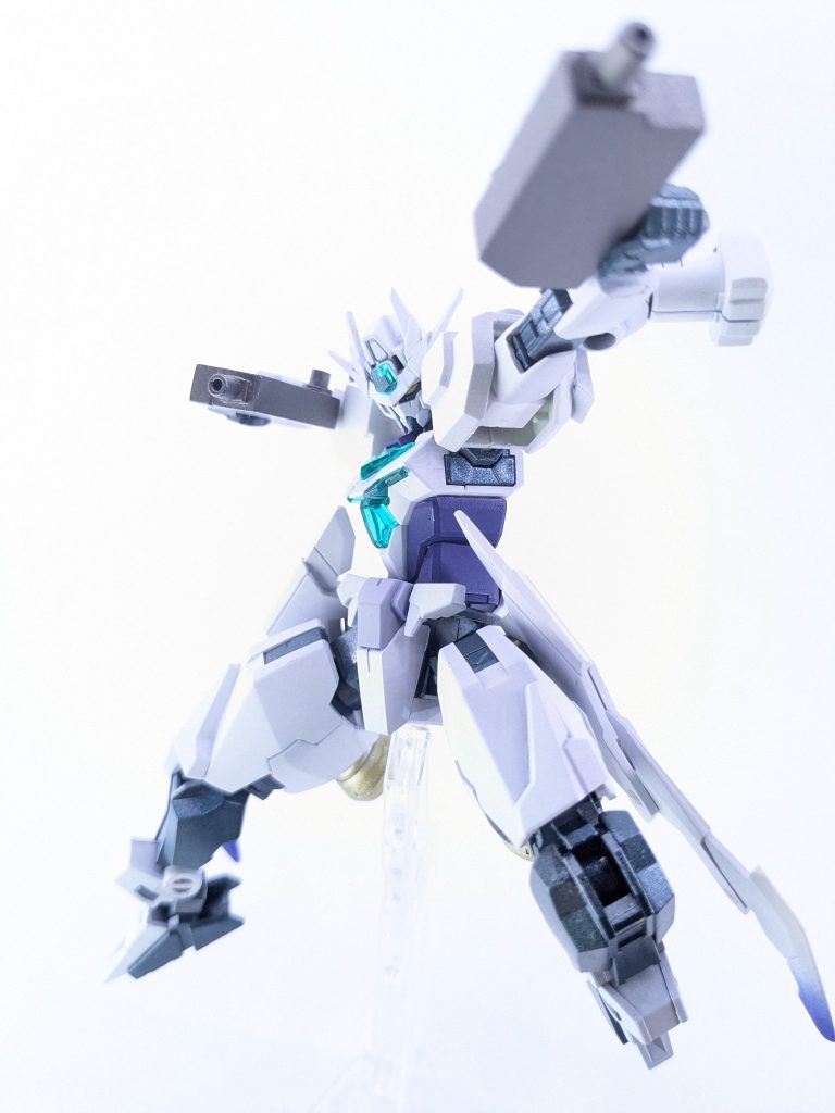 3つのバーニアにより従来のコアガンダムの倍以上の機動性がある。武器はコアスプレーガンをビームライフルに改修。シールドは…ありません(gandam-hand2)