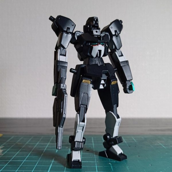 作業はしてるのよとアピール…(gundam-kao5)実質2.5機分くらい塗ってるようなもんなんだと思うと、しゃーなし半分めんどい半分ってとこですね。