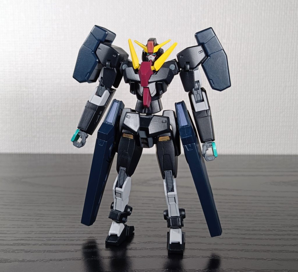【コアセラフィムガンダム】セラフィムガンダムをプラネッツシステムに対応するよう改造した機体。四肢のみのセミドッキングが可能。ガンプラバトルにおいて効果を持たないトライアルシステムに替わるシステム、「ヘリオスフィアシステム」を有する。太陽圏を意味するこのシステムは、プラネッツアーマーのコントロールを掌握する効果を持ち、複数機からなる連携戦闘を主軸にしたシステムに生まれ変わった。