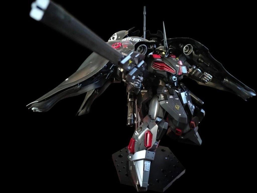 アークブラスト構え30MMからの改造品ですがほぼ機体の全高と同サイズなのでめっちゃデカいです😅今回初の試みで撮影時にフラッシュ補正かけて撮ってみました😅フラッシュ補正かけてると白いデカールがハッキリするので発見でしたねw