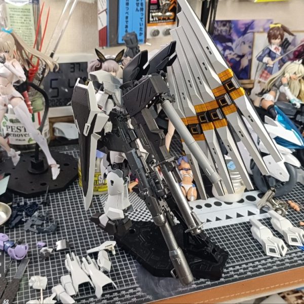 スミ入れと部分塗装して…デカール貼って…&nbsp;…盆休み中に終わる…か？