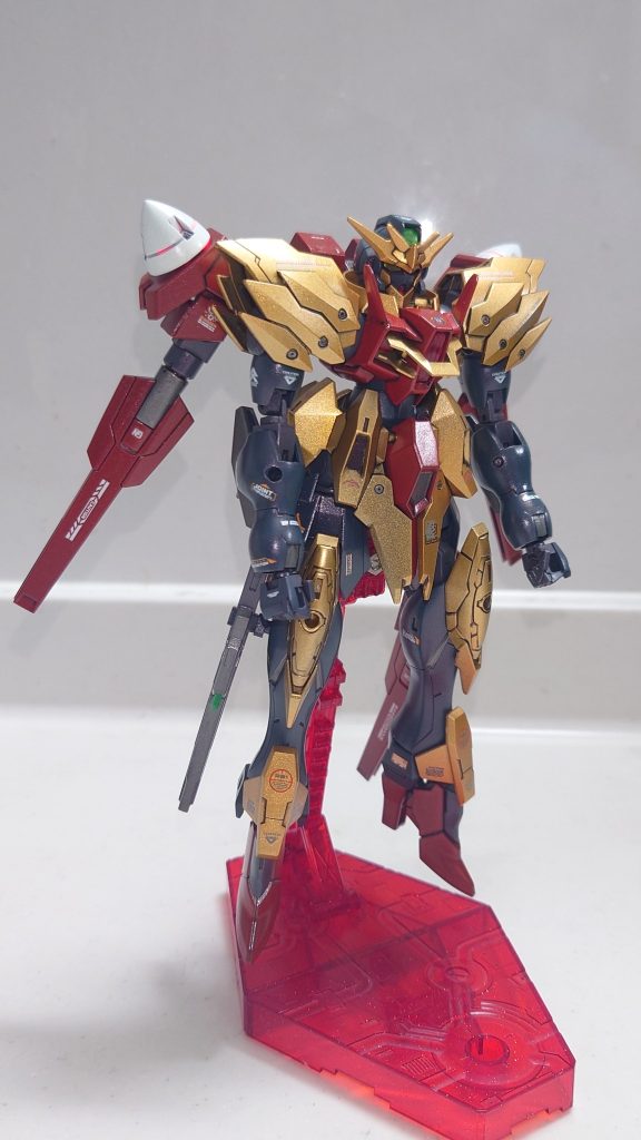 肘は２重関節化、スペースの関係でちょっと見た目悪いですが何とか(gundam-kao5)股関節はほぼ見えませんが００ガンダムの股関節を使って軸可動にしてます！