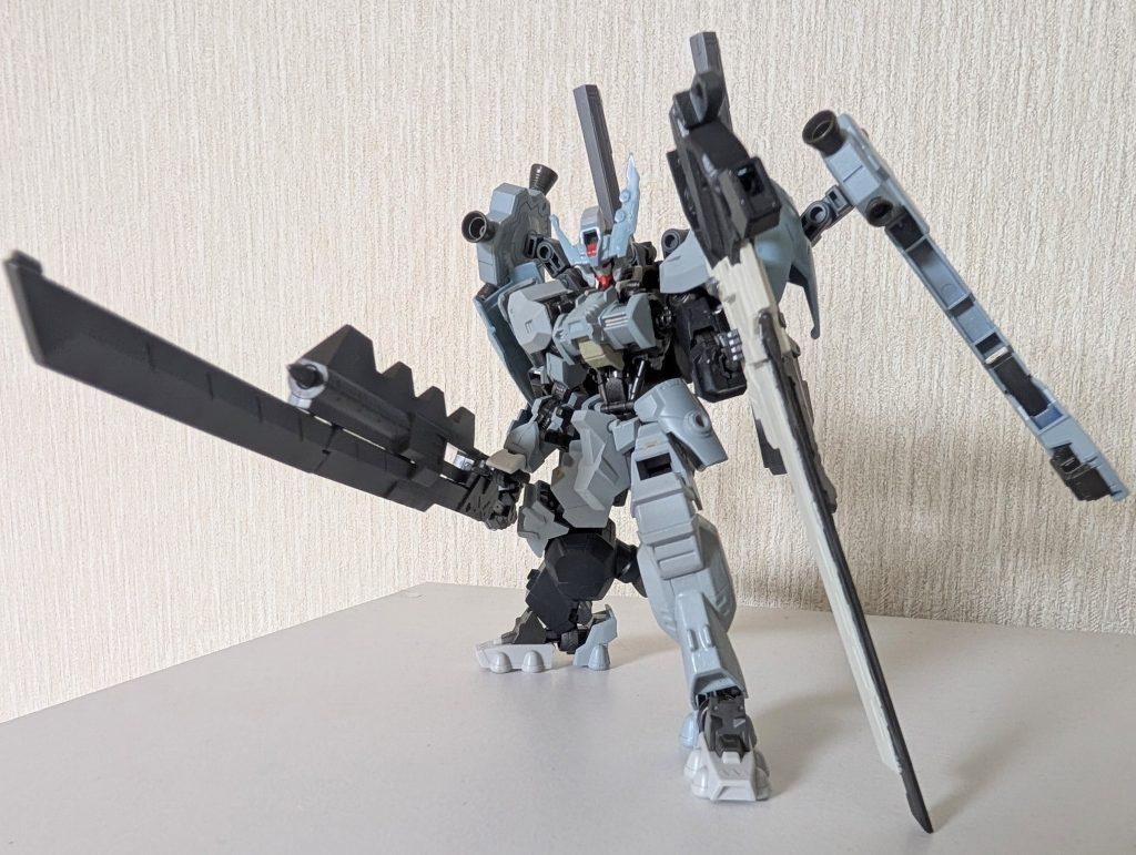 デモリッションナイフとバスタードチョッパーは原型機通り合体します。チョッパー側にサブグリップを追加した他は元のままの装備です。
