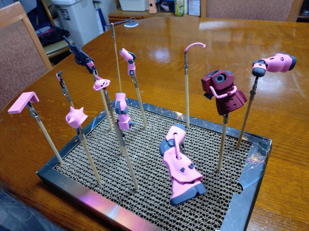 アニメっぽさを出したかったのでデカールは貼らずにつや消しトップコートのみです。