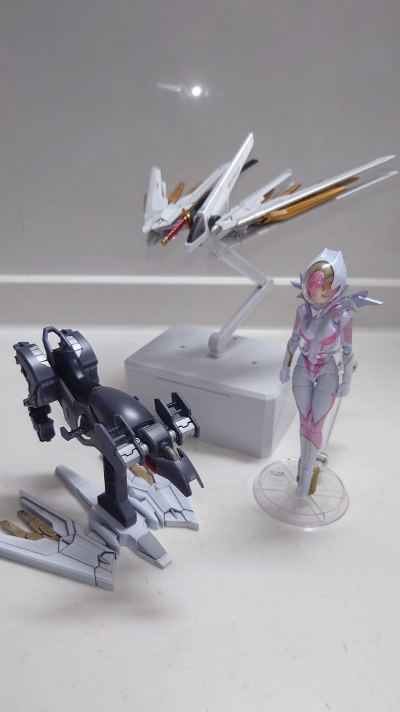 それとラクスのフィギュアに付属していたコクピット型スタンドを塗装しました！