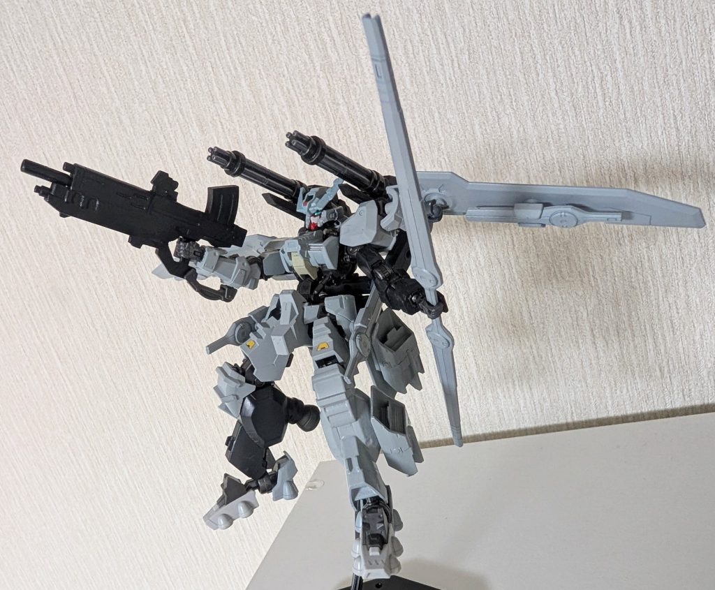 一斉射撃高速空戦には弾幕を形成して対応します。