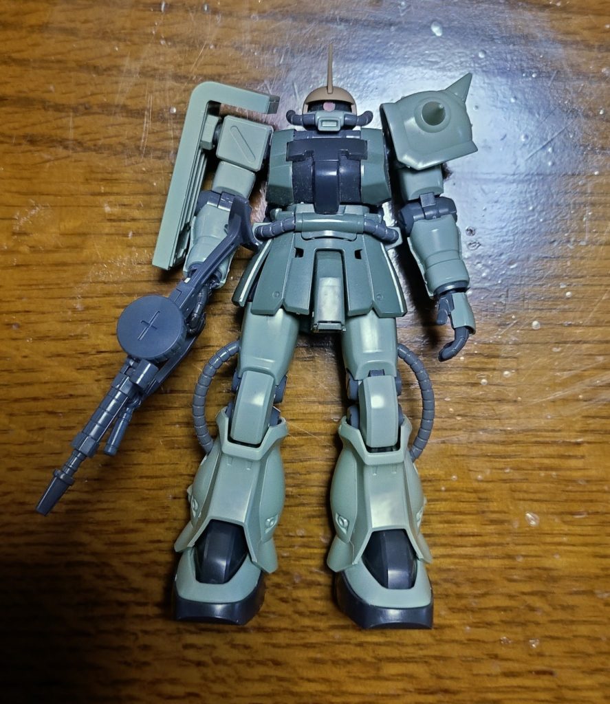 元になったのは継ぎ接ぎザクF2タイプです。