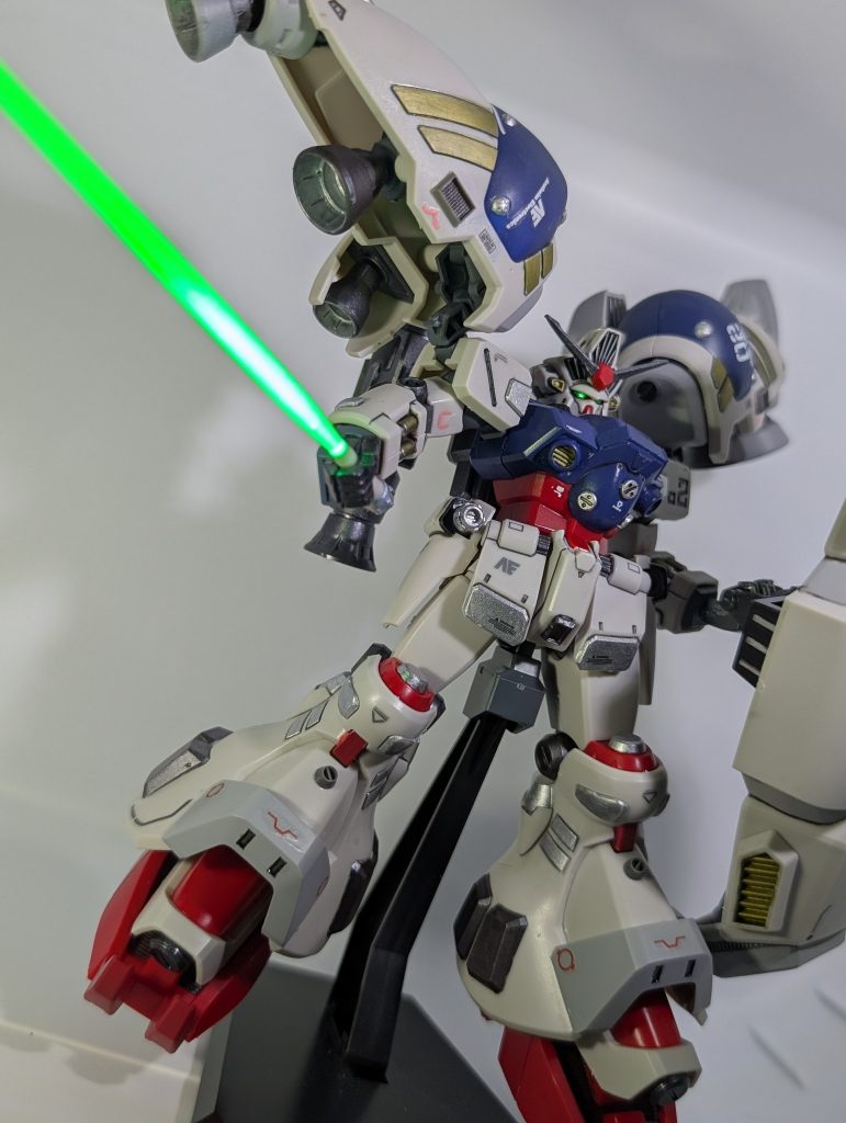 アニメの印象かやはりサーベルを持たせるとしっくり来ました（笑）
