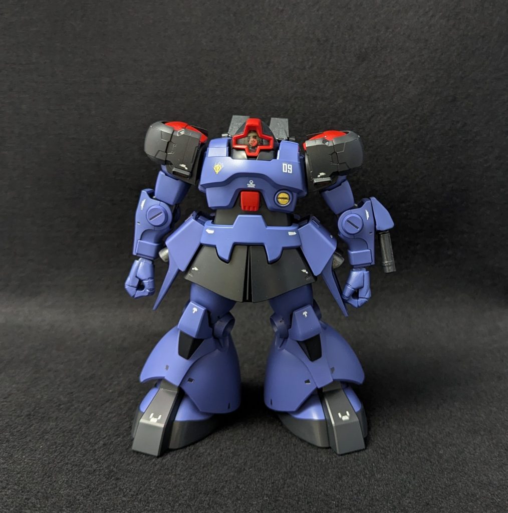 正面から名前のドマールですが、リファインドゲルググがリゲルグなので安直にいくとリドムになるんですがなんか締まらないなと感じたのでいろいろ考えた結果ドムリファインド→ドムR→ドマールという感じでこう呼ばれるようになりそのまま機体名になった、という設定です&nbsp;