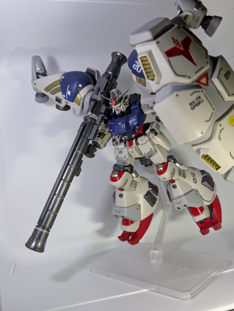 こちらはフル武装展開シールド画角に収めるの難しいです…