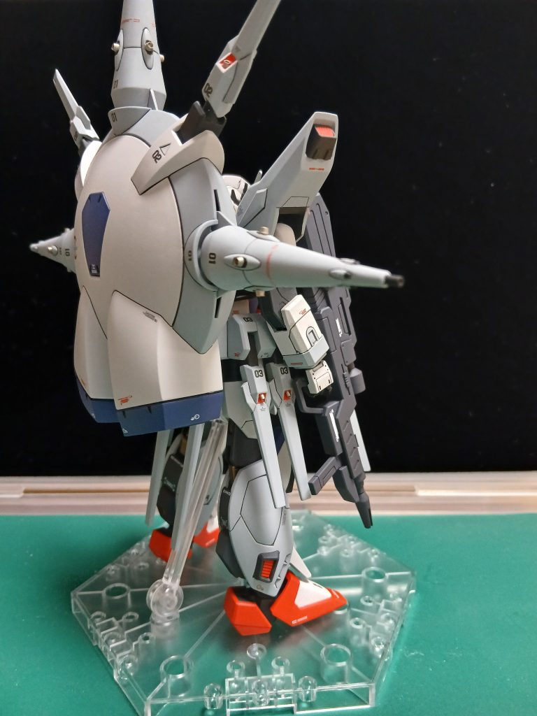 個人的に、肩が細長くて貧弱な感じがあったので、あえて小型化しています。代わりに肩の中身は詰まってる感じにしたつもりです。対のフリーダムを作りたいです。マイフリあたりベースにするべく、アイデアが降りて来るの待ち。以上です。