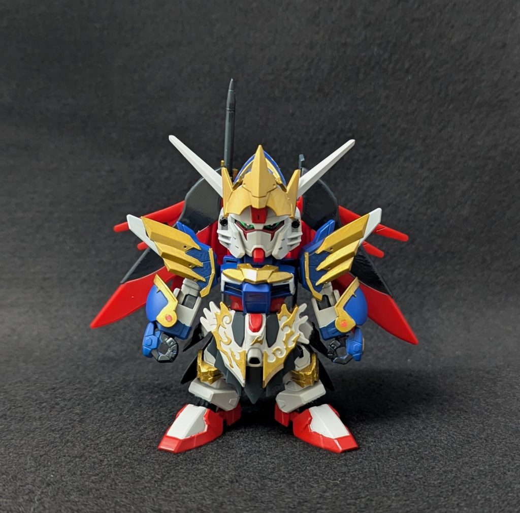 正面SDのガンプラを買ったのは小学生以来だと思いますあの頃のBB戦士のちゃちいイメージがどうしてもあったんですが等身も上がっていて安い割にいい感じのキットでした