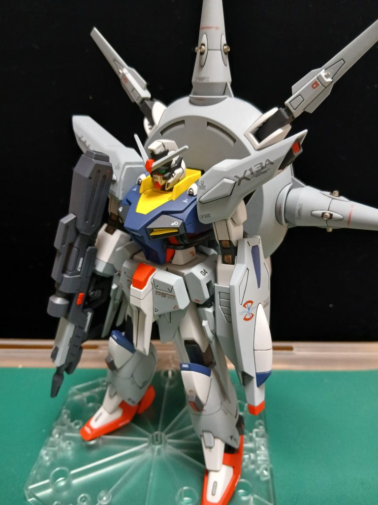 フリーダムの兄弟機ということで、手足の中身やソールはHGCEフリーダムから持ってきました。顔はストライク、バックパックは旧1/100のよくあるパターンです。腰だけインジャです。&nbsp;