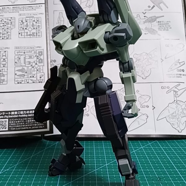 色々とザウォートをベースにした改造を見て影響されて自分もやってますザウォートの胴体にファラクトの前腕を載せてビームキャノンに見立ててみたりしてます（3枚目）
