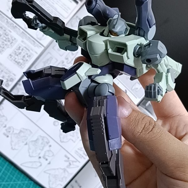 色々とザウォートをベースにした改造を見て影響されて自分もやってますザウォートの胴体にファラクトの前腕を載せてビームキャノンに見立ててみたりしてます（4枚目）