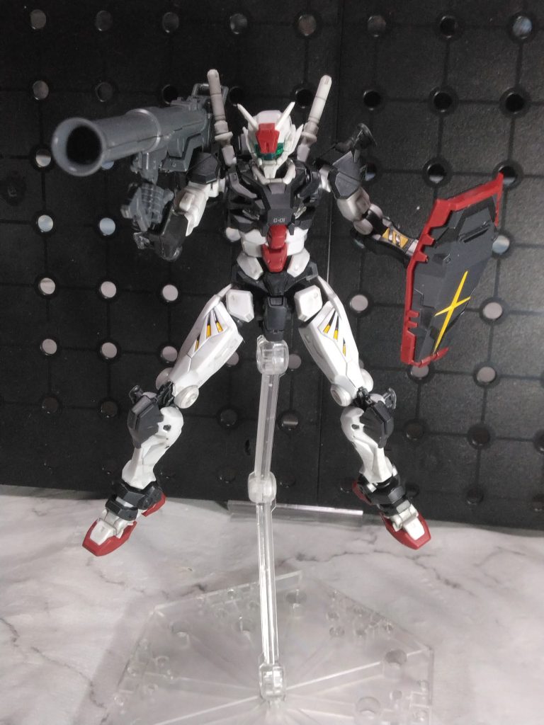肩や手足に接続ピンがあるのも白いガンダムとの共通点ですね。