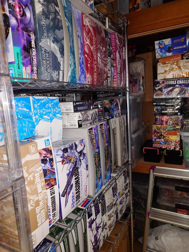 作品名：嗚呼、、、まるでガンプラの腐海のようだ<p>積みプラを積むのが一種の精神安定剤となっている、今日この頃ｗ １個完成させる間に５個増えてる,,,汗</p>
