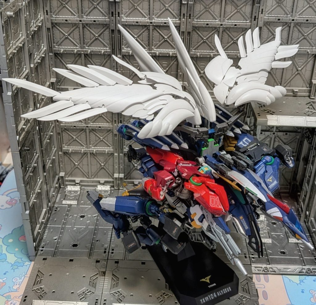 極楽鳥の求愛ダンス風フォーム？敵の戦意を喪失するのに有効というデータあり（偽情報の可能性）