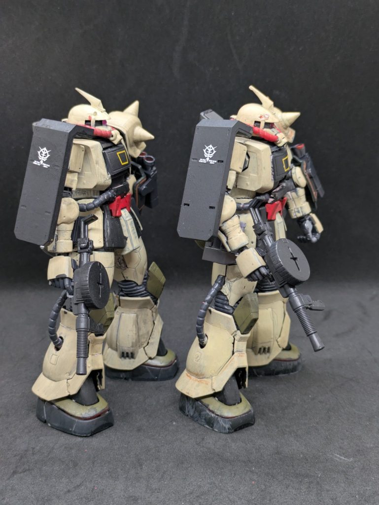 【キットのこと】MSV（モビルスーツバリエーション）のジャンルではあるものの、ベースがオリジン版なので、ガンプラ的にはMSD（モビルスーツディスカバリー）に分類されます。オリジンザクで不評だった左肩のスパイクアーマーが大型化され、上腕の合わせ目が目立たないように設計されています。私はピンクパンサー隊のベースがピンクの機体をノーマル色にしましたが、動力パイプの素材が難題でした。色がなかなか乗らず、プライマーを何回か塗ってようやく色が乗るようになりました。