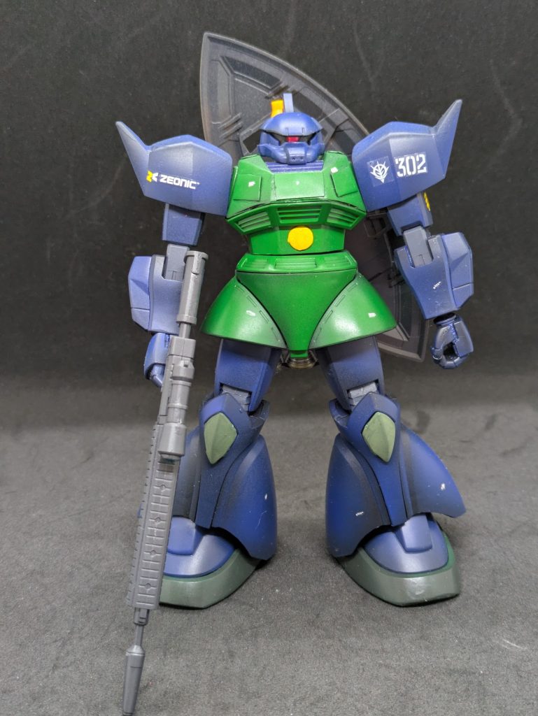 【アナベル・ガトー①】作品の考察は星の屑作戦時にするとして、今回はGUNSTA様内で語るまでもないですが、ガトー少佐の紹介です。ジオン公国軍ドズル中将麾下の宇宙攻撃軍所属のエースパイロット。少佐のイメージがつよいですが一年戦争終結時の階級は大尉です。当時21歳。ソロモン撤退での活躍が、彼の名を一躍有名なものとし、戦後に連邦軍士官学校の現代戦史の教科書に載るほどです。撃墜数は200を超えるといわれていますが、実際は100機前後といわれています。ソロモン戦時はリック・ドムであることが現在では通説となっています。ゲルググにはア・バオア・クー戦で搭乗しています。