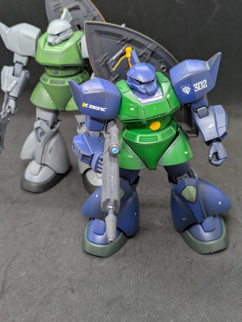 量産型と並べて、ア・バオア・クー戦をイメージ。