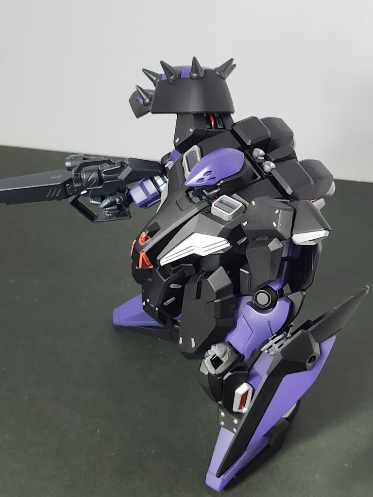 というか、黒サフ吹いた時点でカッコ良くて、全黒でも良かったくらい。