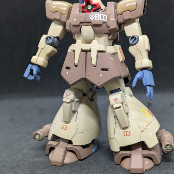 いつもお世話になっております。ガンプラ愛好家のまお大佐です。一人星の屑作戦第3弾として製作中のドム・トローペンですが、塗装まで終わりました、これからウェザリングを施そうと思います。失敗する前にきれいな状態のものを残しておこうと思いました。道具は揃ったので色々試したいと思います。（6枚目）