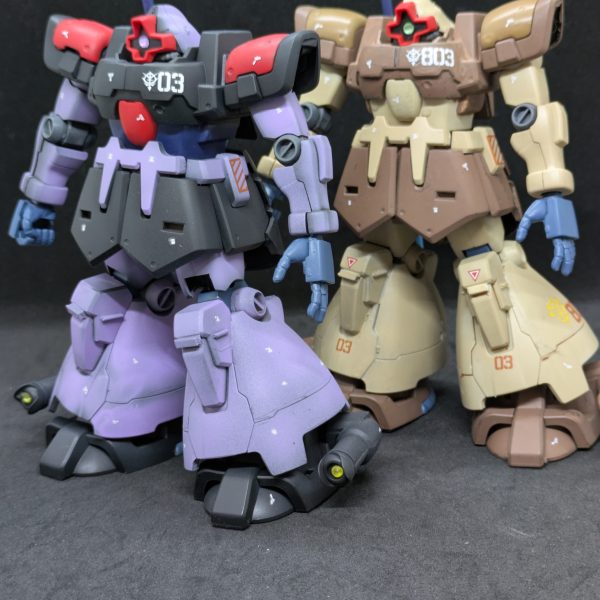 いつもお世話になっております。ガンプラ愛好家のまお大佐です。一人星の屑作戦第3弾として製作中のドム・トローペンですが、塗装まで終わりました、これからウェザリングを施そうと思います。失敗する前にきれいな状態のものを残しておこうと思いました。道具は揃ったので色々試したいと思います。（2枚目）
