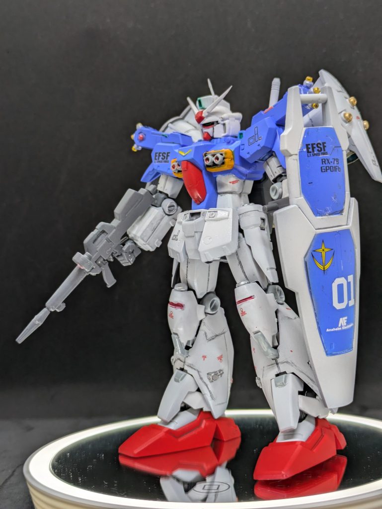 【不死身の第四小隊】サウス・バニング大尉、アルファ・ベイト中尉、ベルナルド・モンシア中尉、チャップ・アデル少尉で構成された一年戦争を潜り抜けた歴戦のパイロットたちである。バニング大尉はトリントン基地で新米パイロットたちの教導にあたっていたが、ガンダム2号機強奪の際に多くのパイロットが犠牲となったため、急遽3名がアルビオン隊に配属となった。癖のある3名であるが、負傷したかつての上官バニングとの再会を喜んだ。バニング大尉は上司だったら、かなり当たりの人物だと思います。女癖は悪いらしいですが、寄せ集め集団をまとめるシナプス大佐の良き補佐役だったと思います。彼の退場による損失はとてつもなく大きかったと思います。もし彼が星の屑作戦の全容を持ち帰ることができたら、歴史は変わっていたかもしれません。ベイト、モンシア、アデルは典型的な歴戦パイロットといった感じですが、ベイト、特にモンシアには良い印象を持たない方も多いかと思います。コウのコアファイター着艦時の賭けは良くないと思いますが、私はモンシアは人間臭くて、結構好きなキャラです。バニングが死んだ時に人目を憚らず号泣する姿は私は好きです。後にこの3人はティターンズに編入されます。モンシアは後の外伝的作品にも出てくるみたいですね。