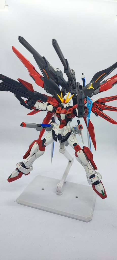 アトミックフルバースト。強化型ビームマグナムを2丁持ち、全ての遠距離武装で放つ必殺技のひとつ。下級ヴォイド(敵勢力)はもちろんのこと上級ヴォイドですら簡単に撃破することが可能。
