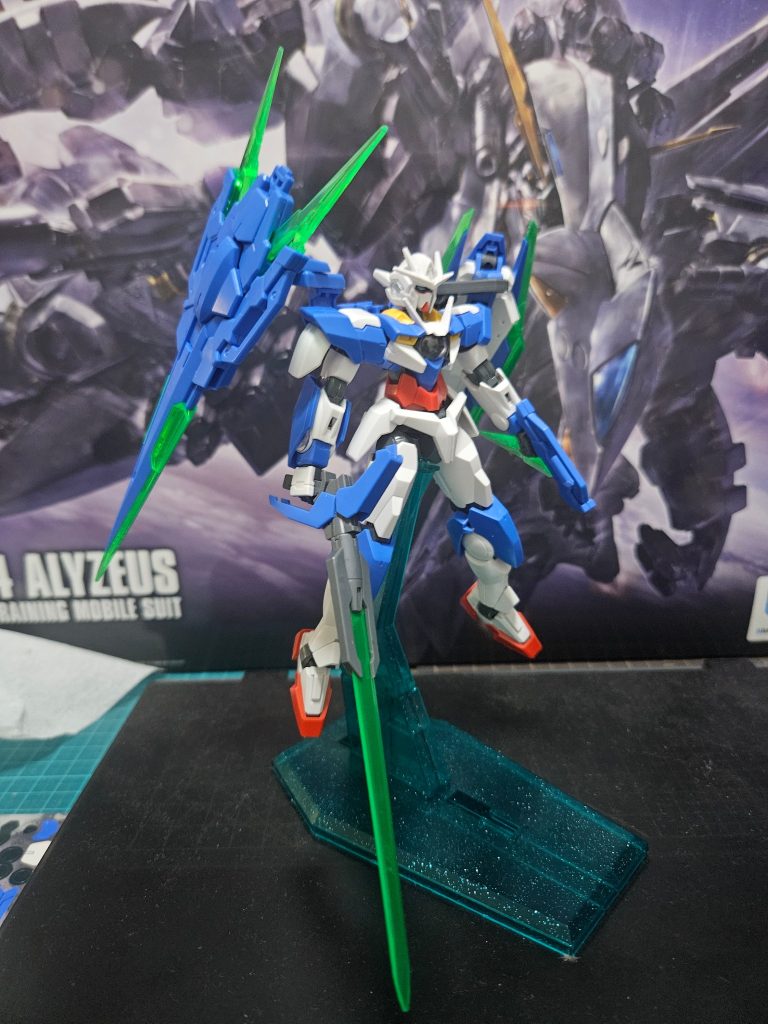 物語の設定に沿うと元のクアンタの方が好きではありますが、武装的にはこちらもカッコいい。