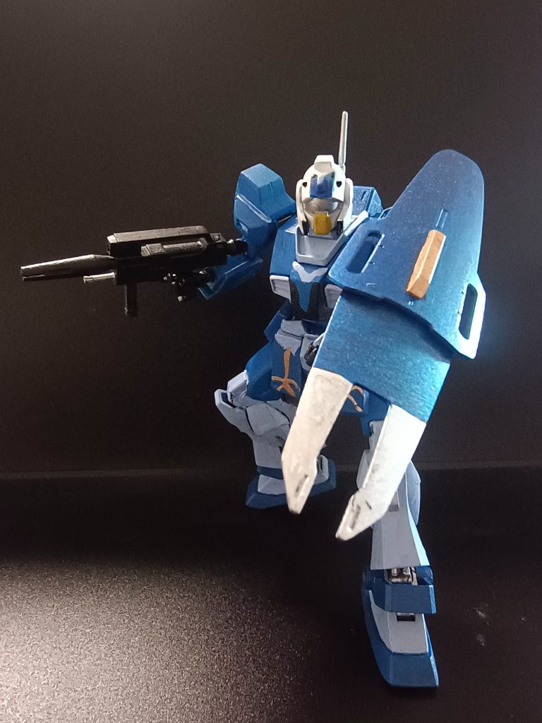 ブリッツガンダムっぽいポーズで。以上ネモ（ セキセイインコカラー）でした！ネモの緑カラー好きの方いらっしゃったらごめんなさい。今後もカラーアレンジ等楽しんでいきたいと思います。ご覧頂きありがとうございました！