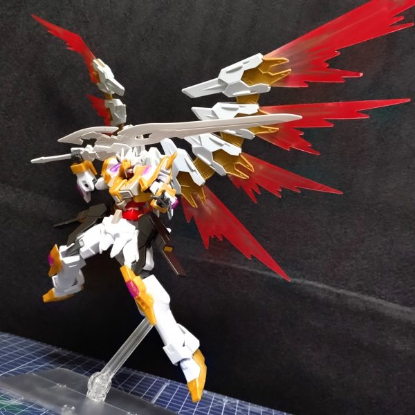 先日製作していたダブルオーベースの宿敵ポジとして組んでみました。カテドラル自体が白金なのでカルラのパーツは合うと思い試してみたらいい感じにまとまったのてはないかなぁ、と思います。（3枚目）