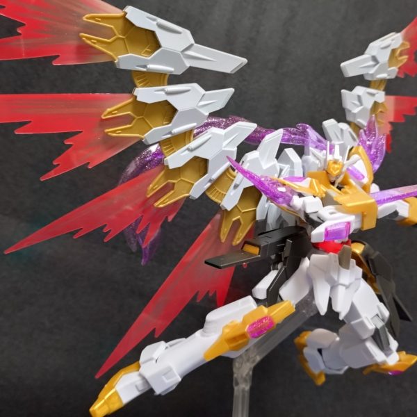 先日製作していたダブルオーベースの宿敵ポジとして組んでみました。カテドラル自体が白金なのでカルラのパーツは合うと思い試してみたらいい感じにまとまったのてはないかなぁ、と思います。（4枚目）
