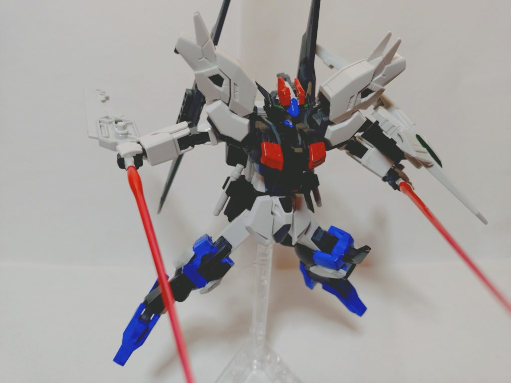 エクスペンションビームサーベル専用ブレイドの柄に内蔵されたもう一つの近接武器。逆手持ちからビール刃を形成して双刃刀の様に扱える万能武器。