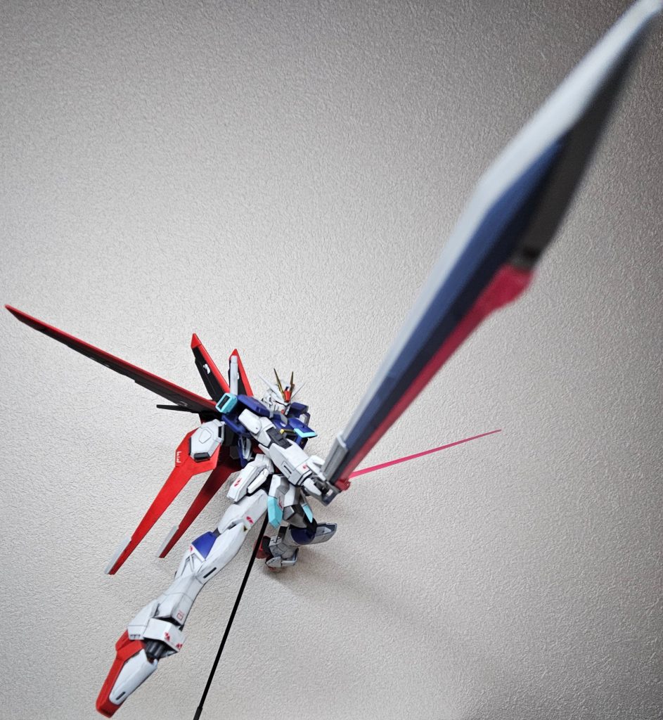 広角レンズを使って、サンライズパースSEEDシリーズの機体はやっぱりこういった映えるポーズが似合いますね