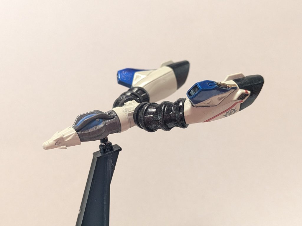 製作工程ではないですがコアファイター。ジオン軍章はエンジンブロックにも貼って航空・航宙機としての側面も考えました。
