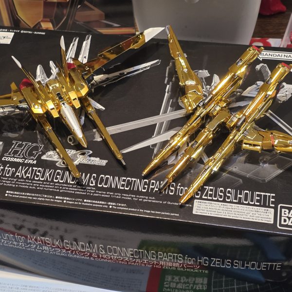 オオワシユニット完成シラヌイユニットと並べてみると、オオワシの方がより飛行機っぽくてフライトユニットらしい印象。白のアクセントが利いてる。あとは大物が残っている。。。（2枚目）