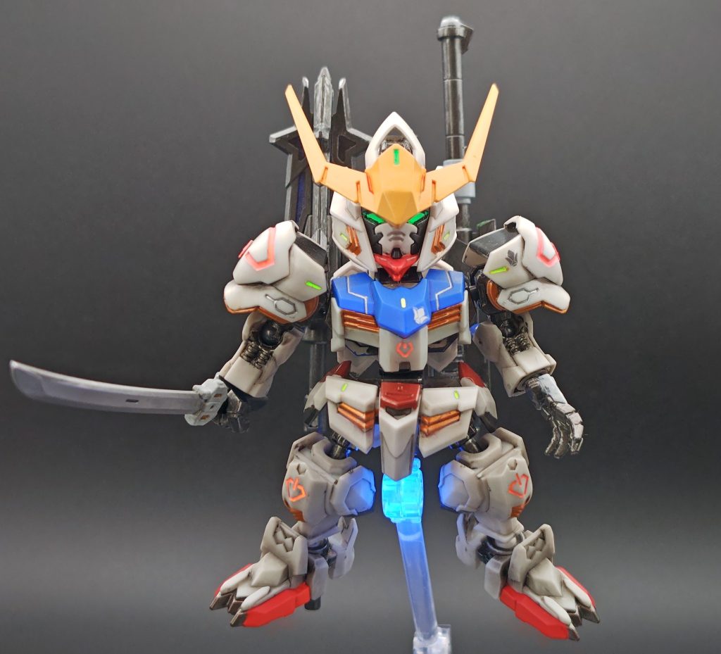 最後の第4形態です。肩アーマーの変更と、左腕が右腕と同じ形状に揃えられました。