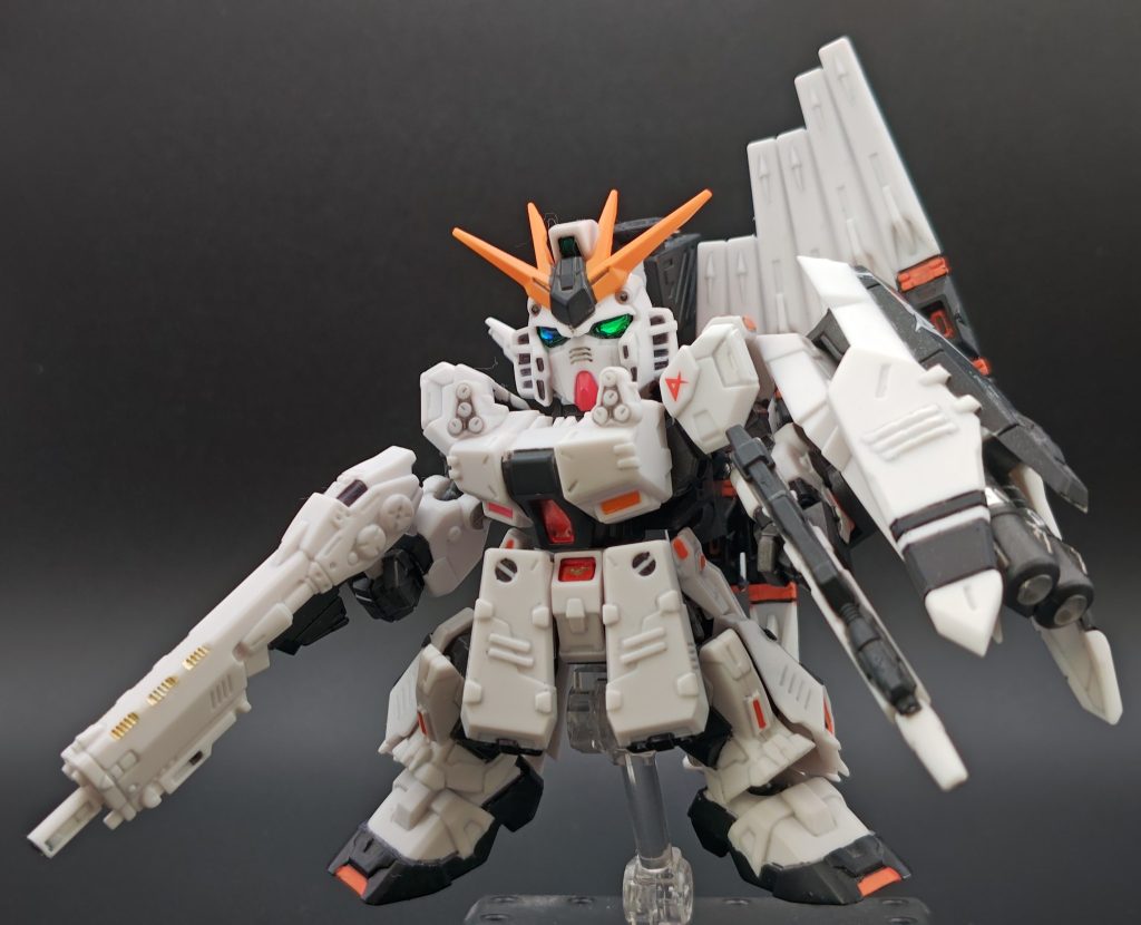 HWS装着。ボリュームマシマシ！胸部と前腰アーマー両側は交換するものの、脚と後腰アーマー、盾は上から被せる形での装着となります。よって装着前は穴などが見えますので見た目は損なわれますが、なるべく「重ねていく」というコンセプトがあるものと思います。