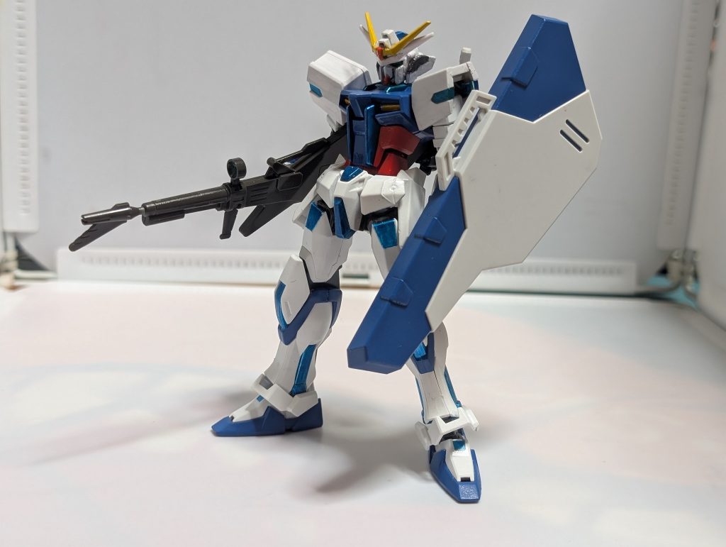本体めっちゃシンプルです武装もシンプルでありRX-78-2ガンダムを思わせる