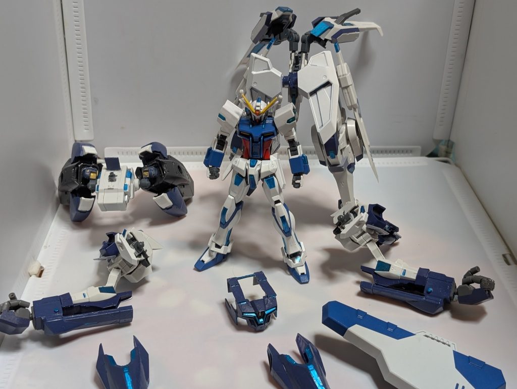 この機体には追加装甲によって極限進化する事が出来ます！↓合体工程