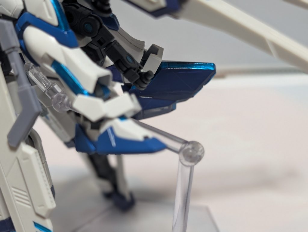 後ろに宙ぶらりんになる脚には追加装甲の下駄を履かせる