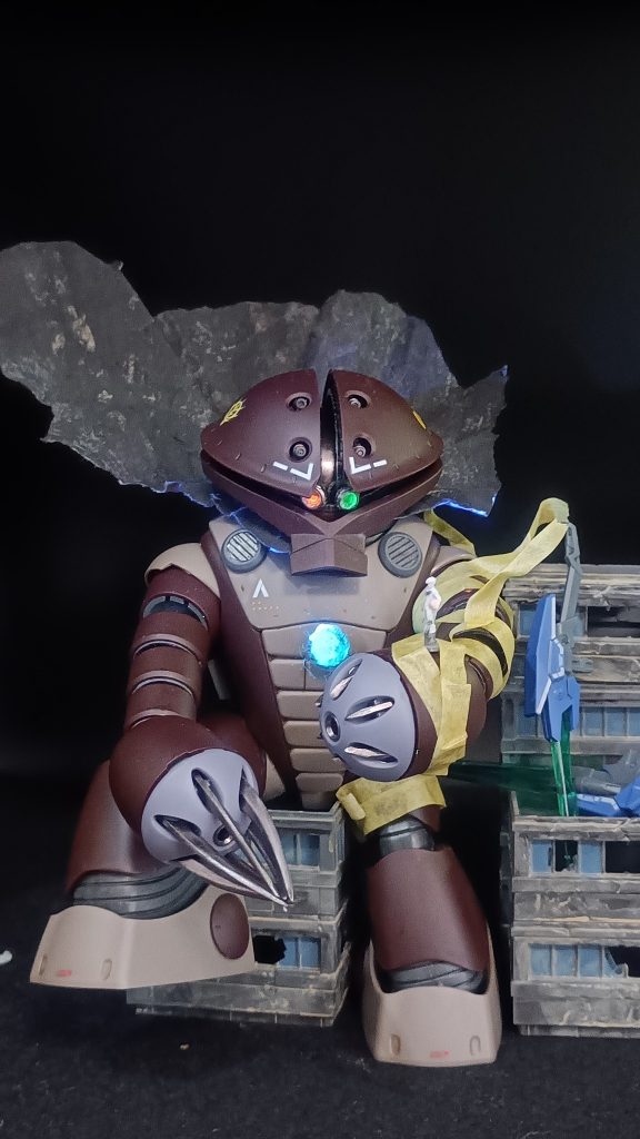 いやー、楽しみですよね(gundam-kao6)ゲームと連動ということで、世界観なども公開されてますが、対人間ではなく宇宙生命体？との戦いが描かれるようですが、どんなストーリーになるのでしょう？主役機から中身が飛び出そうになっててエヴァっぽい？当初は無人機が敵だったが対人間に変わったナデシコ展開になるのか？など妄想が捗ります！