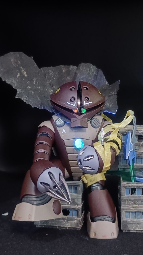 毎度お付き合いいただきありがとうございます(gundam-kao5)ネタ投稿ということでマスキングテープを使用するなど、チープさに振り切ってお届けしました。初めて画像に文字を入れてみましたが、難しいですねw今後カッコよく仕上げられる気がしねぇ…(gundam-kao9)カッコよく使いこなしてらっしゃる方々尊敬します！あ、そういえば、私の過去作で魔改造されまくったアッガイくんですが、ちゃんと元通りにできることをお見せできましたね(gundam-kao6)次回作はなんも考えてないですが、アッガイ以外になると思いますwそれでは、新作に期待しつつさようなら！(gandam-hand2)