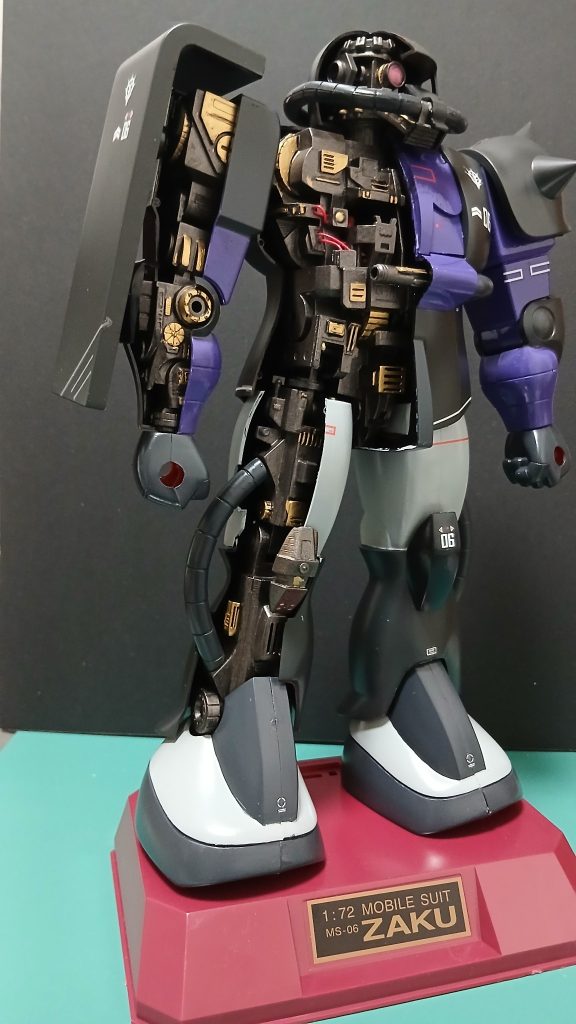 基本に忠実に作成しようと思ったのですが遊び心が降臨してしまいました量産型ザク、ジョニーライデンでやってるモデラーさんがいてたのですけど黒い三連星カラーはいてなかったのでじゃあ自分が作ろうと😉