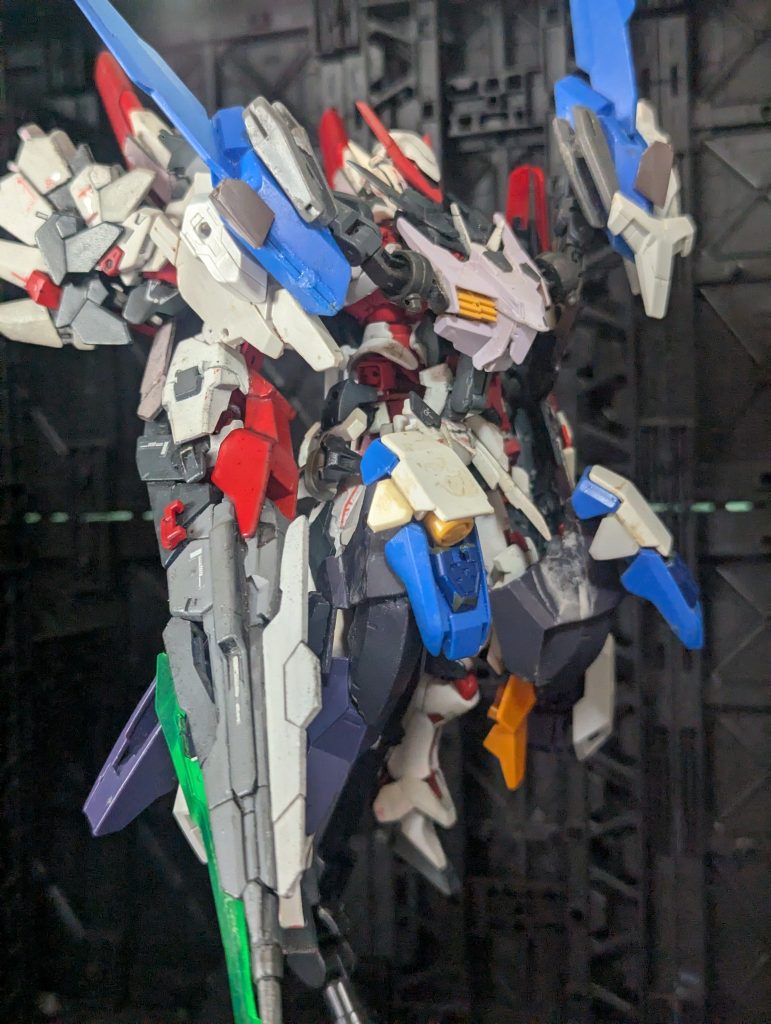 更なる追加装備ガンプラバトル仕様ということで全身に3mmジョイントとネオジム磁石を内蔵