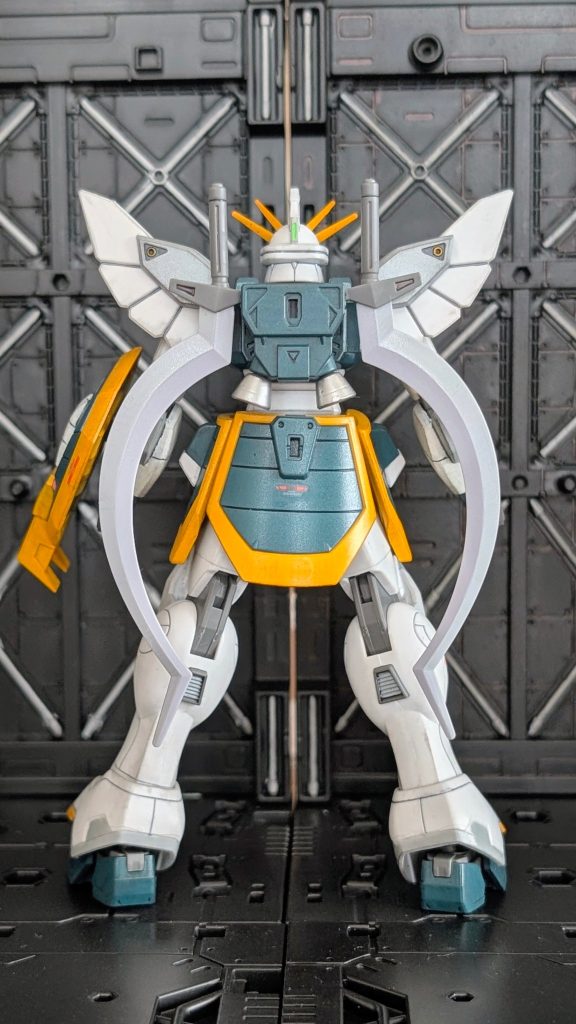 全体的にはこんな感じですディスプレイするときを想定して後ろ側はデカール少なめです(zaku-kao3)